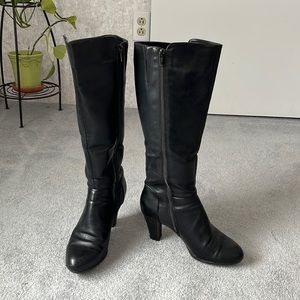 White Mountain Womens black boots, size 7M